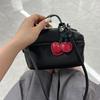 Llavero creativo con forma de cereza, colgante de bolso de cuero, accesorio de adorno, directo de fábrica