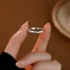 Anillo de Möbius, Diseño de Nicho, Sensación de Alta Gama, Banda Lisa Mate, Anillo Único, Anillo de Dedo de Moda y con Estilo, Único y Elegante