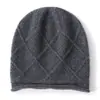 Cachemira 2025 Otoño e Invierno Nuevo Estilo Unisex Color Sólido Jacquard de Diamantes Gorro Cálido con Protección para Orejas Gorro de Punto para Dedos del Pie