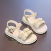 Sandalias para niñas verano 2025 nuevos zapatos de princesa de moda para niños zapatos de suela blanda para niñas niños medianos y grandes zapatos de playa para estudiantes