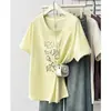 2026 Verano Nuevo Diseño Tallas Grandes Versátil Cuello Asimétrico Estampado de Letras Manga Corta Elegante Camiseta para Mujeres Tallas Grandes 0539