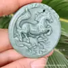Colgante de Caballo del Zodiaco de Jade Natural de Guizhou, Colgante de Caballo Verde, Collar de Año de Nacimiento, Modelo de 10 Yuan, Suministro para Vendedores Ambulantes, Al Por Mayor