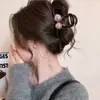 Elegante pinza para el pelo de tamaño mediano con diseño floral para mujer, nuevo estilo 2026, adecuada para recogidos, estilo primavera/verano, pinza para el pelo de la parte trasera de la cabeza