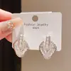 Pendientes de Lujo Ligero Aguja de Plata con Incrustaciones de Diamante, Patrón Geométrico de Diamante Hueco, Pendientes Sencillos de Nicho Estilo Francés de Gama Alta para Mujer