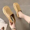 Zapatillas de medio pie Baotou para mujer, calzado de verano, nuevo de primavera, moda Joker, tacón plano, mocasín, zapatos tipo muller, venta al por mayor