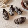 Zapatos Peludos Estilo Coreano para Niñas con Estampado de Leopardo Nuevas Llegadas Otoño/Invierno 2026 Mocasines Cálidos de Terciopelo Plus para Bebés Zapatos de Algodón para Exteriores para Niños