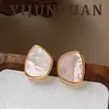 Nuevos Pendientes Retro Europeos y Americanos Geométricos en Forma de U de Colores Perla, Lujo Ligero, Gama Alta, Pendientes Versátiles para Mujer