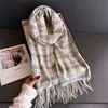 Bufanda de Cuello Cálida de Otoño e Invierno Estilo Coreano Elegante a Cuadros para Mujer, Bufanda Versátil con Borlas de Cachemira Sintética para Viajes