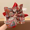 Goma para el pelo de encaje francés, un accesorio para el cabello de alta gama para mujer, perfecto para crear un moño o una cola de caballo elegante. Es un coletero delicado y elegante, disponible en tamaño grande