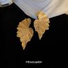 Pendientes de hoja con patrón de plata, de metal, exagerados, de gran sentido, con un temperamento europeo y americano de viento frío y sexual, al por mayor.