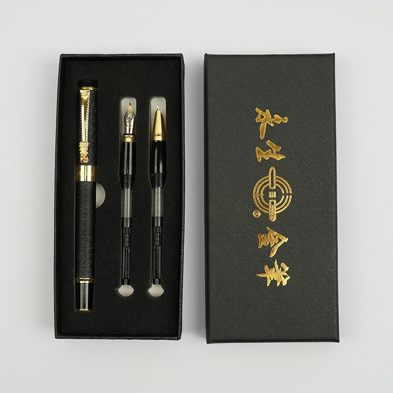 黑色