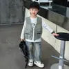 Conjunto de Otoño para Niños 2025 Ropa de Mezclilla Resistente para Niños Chaleco de Otoño para Bebé Elegante y Moderno Conjunto de Tres Piezas Moderno