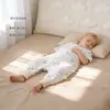 Saco de Dormir de Seda de Amora Bibi Bay para Bebê Classe A Verão Fino Manga Curta Pernas Divididas Pijama Infantil de Gaze de Algodão Bambu
