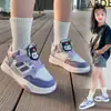 Tênis Infantil Desenho Forrest Gump 2026 Primavera/Verão Nova Moda Versátil Casual para Meninas Solado Macio Esportivo Corrida Tênis Tendência