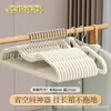Cabides aveludados, antiderrapantes e que não marcam, para organização e armazenamento, especializados para organização de guarda-roupas, uso em quartos, previne vincos nos ombros, varal para guarda-roupas, suporte para roupas