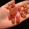 Collar Cubo de Azúcar Rosa Ágata Fuente de Sal Carmesí Accesorios para Pulsera DIY Accesorios para Colgar en Teléfono Móvil Joyería de Cuerda Trenzada Regalo