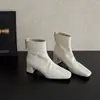 Botas femininas de tornozelo com salto grosso de couro bovino de duas camadas, novo estilo outono e inverno, bico quadrado, zíper traseiro, botas curtas justas de salto médio