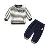 Conjunto de dos piezas para niño, estilo retro, con cuello de béisbol a rayas, suéter con media cremallera y pantalón de chándal, atuendo de otoño para niños, ropa para niños