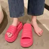 Pantuflas de plataforma súper suaves de 7 cm para mujer, para usar en exteriores, EVA, sensación de "mierda" (informal, puede ser positivo o negativo dependiendo del contexto, aquí probablemente positivo por la comodidad), a la moda, combinan con todo, nuevos zapatos de plataforma, pantuflas que aumentan la altura