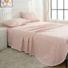Juego de Tres Piezas de Alfombrilla de Tela Gruesa, Alfombrilla Refrigerante y Sábana para Cama, Estilo Nuevo 2026