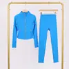Conjunto Lulu Df de Chaqueta Corta con Cuello Alto y Pantalones Cropped con Etiqueta, En Stock Envío Directo, Corte Ajustado Cuello Alto, Cremallera Dorada Elástica