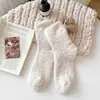 Calcetines Nuevos de Terciopelo Coral 2025 para Mujer, Calcetines de Media Pantorrilla con Forro Polar Espesado, Calcetines Peludos para Dormir