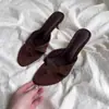 Chinelos de salto alto retrô para mulheres, adequados para usar com saias, sandálias de salto agulha simples e elegantes