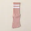 Calcetines de yoga de cinco dedos hasta la pantorrilla, calcetines antibacterianos de algodón puro con dedos separados, calcetines sin costuras para fitness, running, deportes, Pilates, para usar en el suelo para mujer