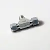 Conector en T de Acero al Carbono Marca Roke con Férula Única Imperial para Tubería de Rama con Rosca Exterior