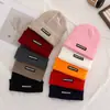 Gorro de Tela Tejida Gruesa con Etiqueta para Hombres y Mujeres Otoño e Invierno 2025 Nuevo Gorro de Lana Tejida Gorro Cálido de Invierno con Protección para los Oídos Gorro para el Frío
