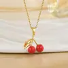 Colar de Titânio Simples e Fofo com Cerejas Japonês e Coreano para Mulheres Estilo Ins Nova Corrente de Clavícula de Nicho Celebridade da Internet Acessório Versátil