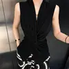 ¡Seda de hielo transpirable! Elegante y femenino top sin mangas tipo tank top con cuello en V retorcido para mujer con un diseño irregular, top estiloso 26218