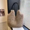 Bolsa de Pelúcia Cross2026 Outono Inverno Feminina Bolsa de Ombro de Luxo Leve Bolsa de Grande Capacidade Bolsa de Ombro Estilo Coreano para o Dia a Dia