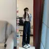 Novedades de otoño: atuendos chic y versátiles para chicas petite, con un estilo dulce y sofisticado, un top de punto y un suéter de manga murciélago