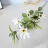 Ramo de Flores Artificiales Hechas a Mano Estilo Europeo con Margarita de Cuatro Cabezas y Flor de Junco para Decoración del Hogar, Flores Falsas, Suministros para Bodas y Adornos