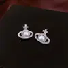 Brincos Saturno de Prata Coreana com Zircônia e Pérola, Brincos de Tarraxa Doces Simples Versáteis, Brincos de Nicho de Luxo Leve para Mulheres