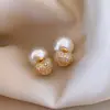 Brincos de Letra com Zircônia e Pérola Agulha de Prata, Elegantes e Versáteis, Brincos Estilo Chanel, Brincos da Moda de Luxo Leve de Alta Qualidade Atacado