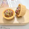 Juguete de Comida Realista 3D Marco de Pan con Glaseado Accesorios de Resina Pegamento de Crema Adornos para Accesorios de Cabello DIY Colgante de Bolsa Ciega Decoración