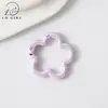 Llavero de flor de cinco pétalos con cierre de resorte de flor de ciruelo nacarada pintada con spray esmaltado, accesorio DIY para bolsos