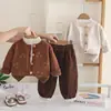 Conjunto de Ropa de Otoño para Niñas 2026 Nuevo Estilo Suéter Cardigan para Bebé Niña Conjunto de Tres Piezas Ropa de Otoño de Moda para Niños
