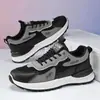 Nuevos zapatos de verano para hombre, zapatos de malla transpirable, zapatillas gruesas versátiles de moda, zapatillas casuales tipo 'dad shoes' para correr para hombre