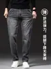 Jeans de Invierno de Gama Alta en Color Gris Ahumado para Hombre, Pierna Recta, Corte Holgado, Adecuados para Personas de Mediana Edad y Mayores, Estilo Otoño e Invierno, Lujo Ligero de Gama Alta, Elásticos, Tallas Grandes