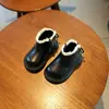 Botines cortos para bebé niña 2026 invierno zapatos de felpa, botines pequeños de piel para niñas, zapatos de princesa para niños pequeños, primeros zapatos para caminar para bebés
