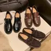Casa de Uvas ~ Zapatos de Piel para Mujer con Doble Hebilla, Brogue Tallado, Cuero de Vaca Vegetalmente Curtido, Hechos a Mano, Forro de Terciopelo, para Otoño e Invierno