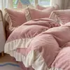 Conjunto de Quatro Peças de Lã de Leite Espessa Outono/Inverno Francês Estilo Princesa Renda Esculpida Cobertor Quente de Lã Dupla Face Conjunto de Três Peças