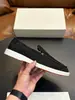 Sapatos Lazy de Couro Fosco Perfurado de Verão Cor STN Sola Colorida Versátil para o Dia a Dia Sapatos Loafer Masculinos