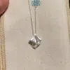 Collar con Colgante Doble de Cruz Anillo de Correr con Diamantes Completos Nuevo Estilo 2026 Lujo Ligero Estilo Exquisito Diseño de Nicho Cadena para la Clavícula Personalización