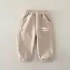Pantalones de bebé con forro polar, pantalones largos casuales de otoño e invierno, leggings cálidos de nuevo estilo para bebés y niños pequeños, pantalones deportivos engrosados, disponibles para envío directo