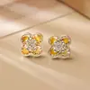 Pendientes de botón de trébol de cuatro hojas de circonita colorida estilo chica dulce, moda fresca, sensación de alta gama, pendientes estilo pequeño Chanel, accesorios estilo princesa