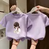 Camiseta de Algodão Puro de Manga Curta para Meninas 2026 Verão Nova Estampada Top Soltinho, Amigo da Pele e Versátil para Crianças de Manga Meia